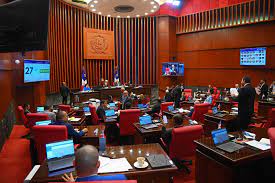 Senadores rechazan vistas p&uacute;blicas para proyecto de Contrataciones P&uacute;blicas