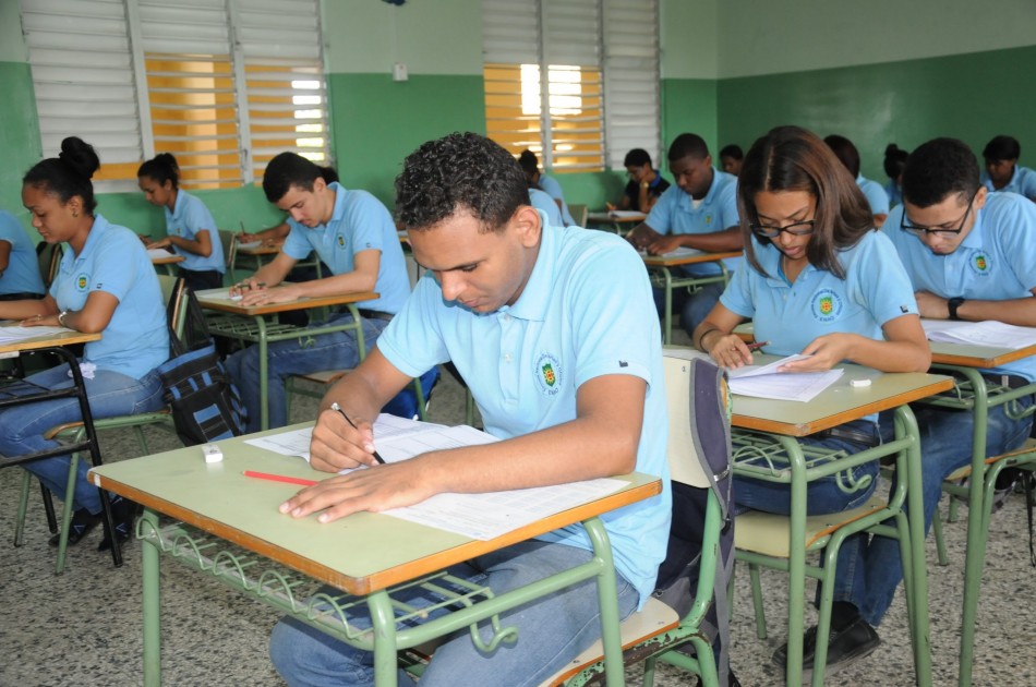 Estudiantes del Gran Santo Domingo apoyan erradicar vapes de las escuelas