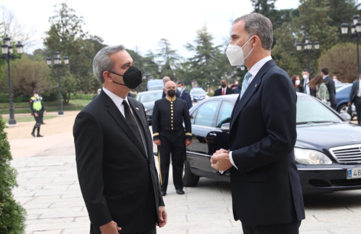 Rey Felipe VI confirm&oacute; su asistencia a la juramentaci&oacute;n de Abinader