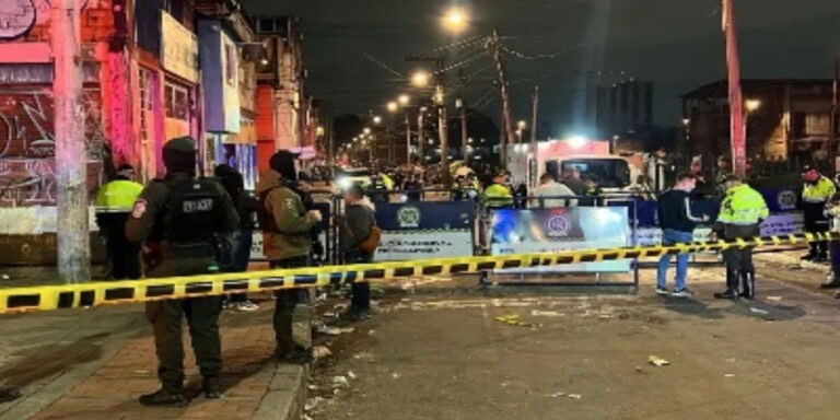 Suben a ocho los muertos por combates y ataque con dron de guerrilla en Colombia