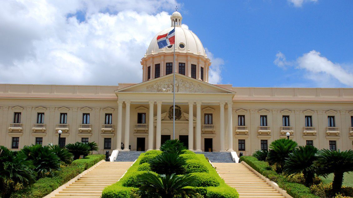Conocen coerci&oacute;n a hombre que choc&oacute; puertas del Palacio Nacional 