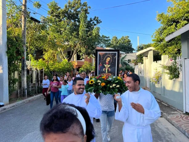 V&iacute;deo: Desde tempranas horas lo feligreses celebran el D&iacute;a de la Altagracia