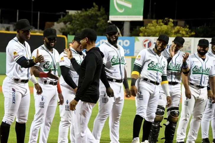 Fernando Tatis Sr es el m&aacute;nager con m&aacute;s triunfos de las Estrellas es Serie Final