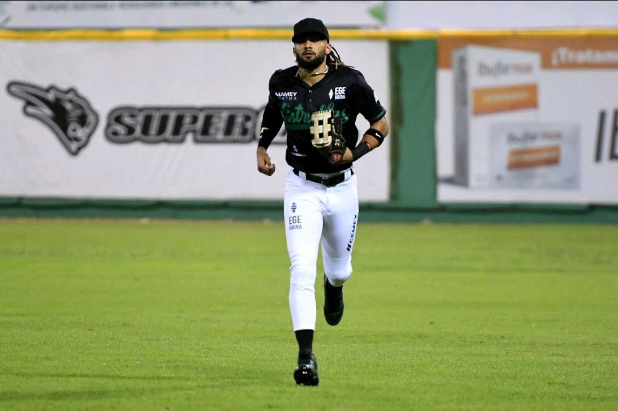 Fernando Tatis Sr, seguro de los hombres de su equipo Estrellas Orientales para ganar el campeonato