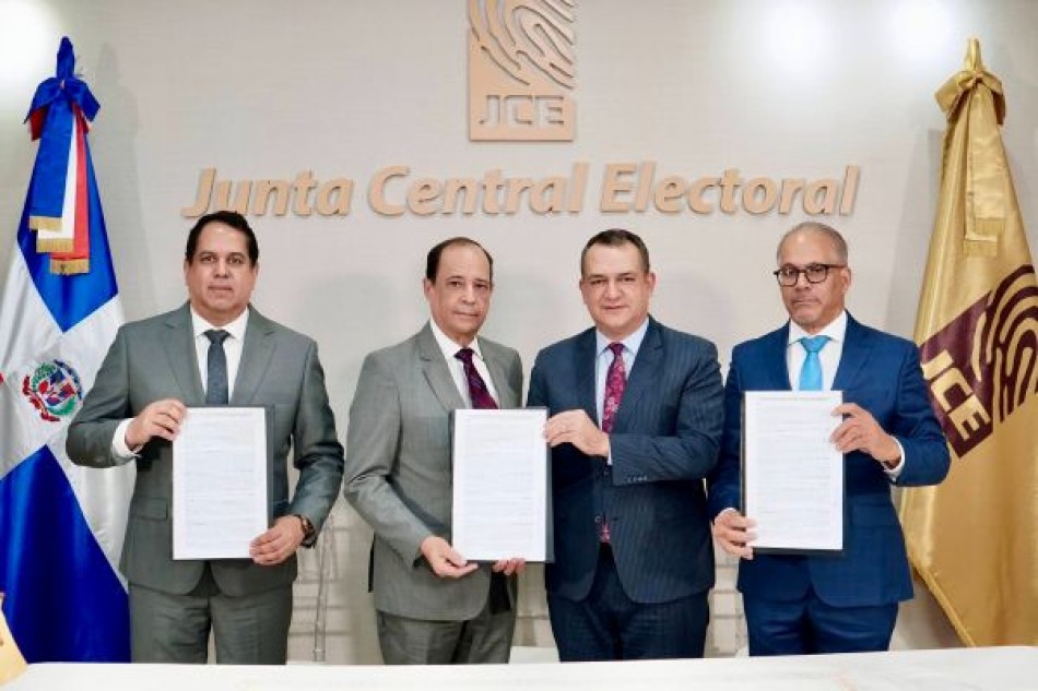 JCE y EMDOC firman contrato para confecci&oacute;n nueva c&eacute;dula
