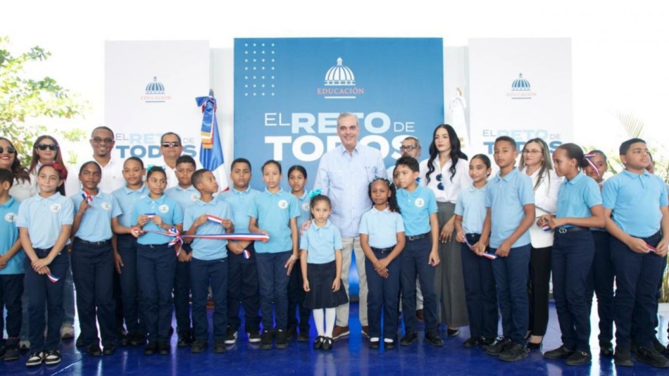 Luis Abinader inaugura techados deportes en Villa Los Alm&aacute;gigos