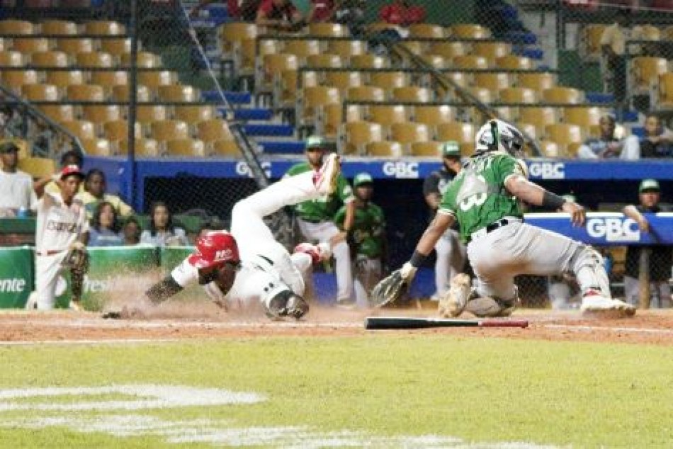 Leones triunfa primero en el b&eacute;isbol de la RD