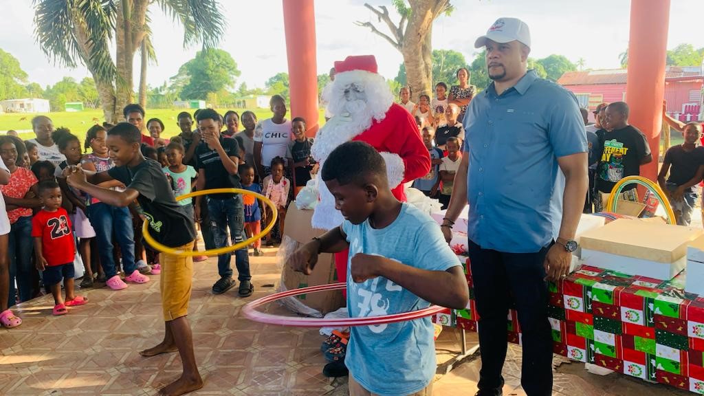 Fundaci&oacute;n Omar Garc&iacute;a Castillo entrega juguetes a m&aacute;s de 400 ni&ntilde;os en SPM