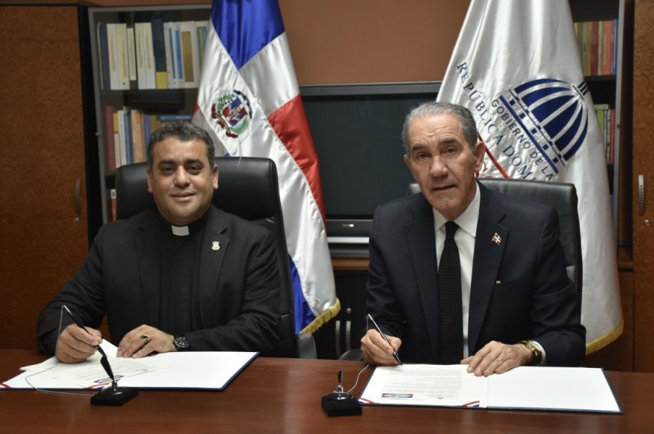 Mescyt y la Universidad Cat&oacute;lica Nordestana firman acuerdo para impartir Maestr&iacute;a en Investigaci&oacute;n Cient&iacute;fica