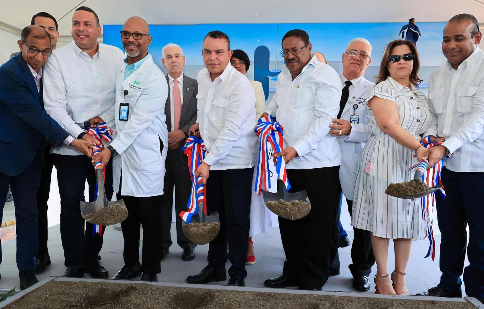 Gobierno anuncia inversi&oacute;n de mil millones en hospital Gautier