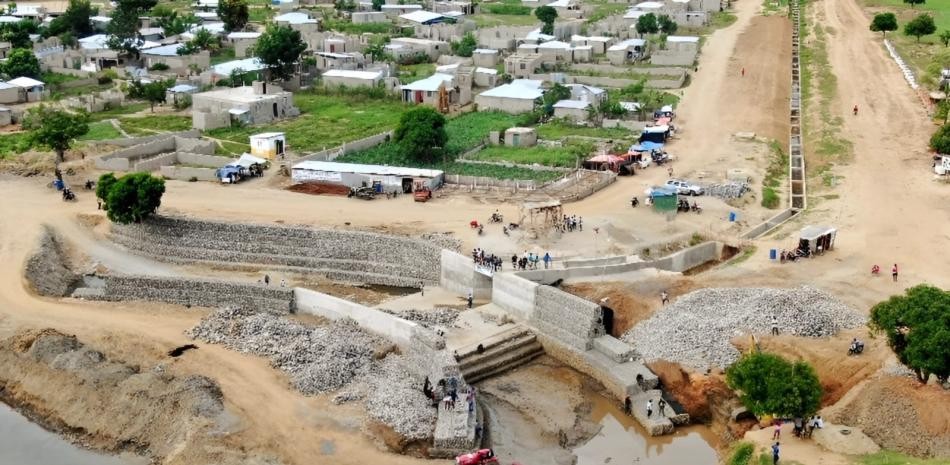 Haitianos reciben 15 mil d&oacute;lares para construcci&oacute;n de canal del r&iacute;o Masacre
