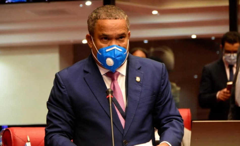 H&eacute;ctor Acosta se queja amargamente porque no se da salida al proyecto elimina