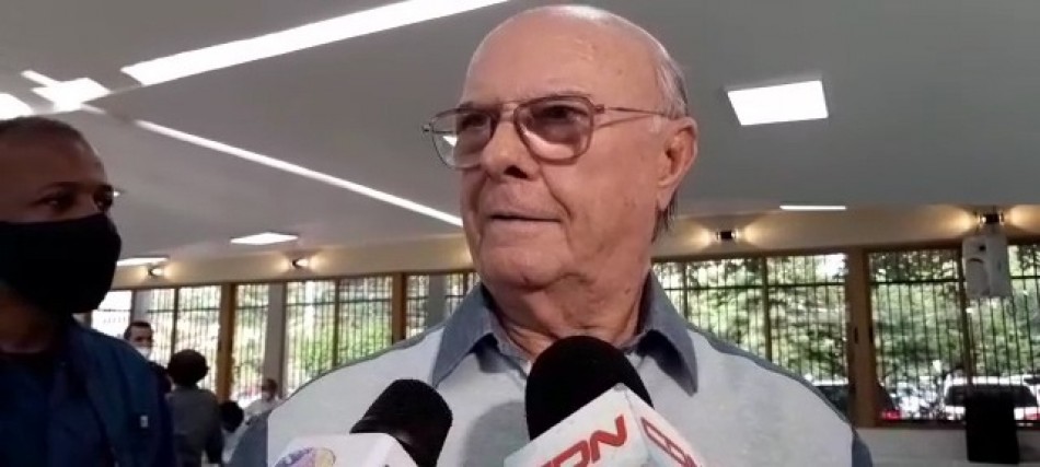 Hipólito: «Soy tumba polvo de Luis; todo lo que haga está bien»