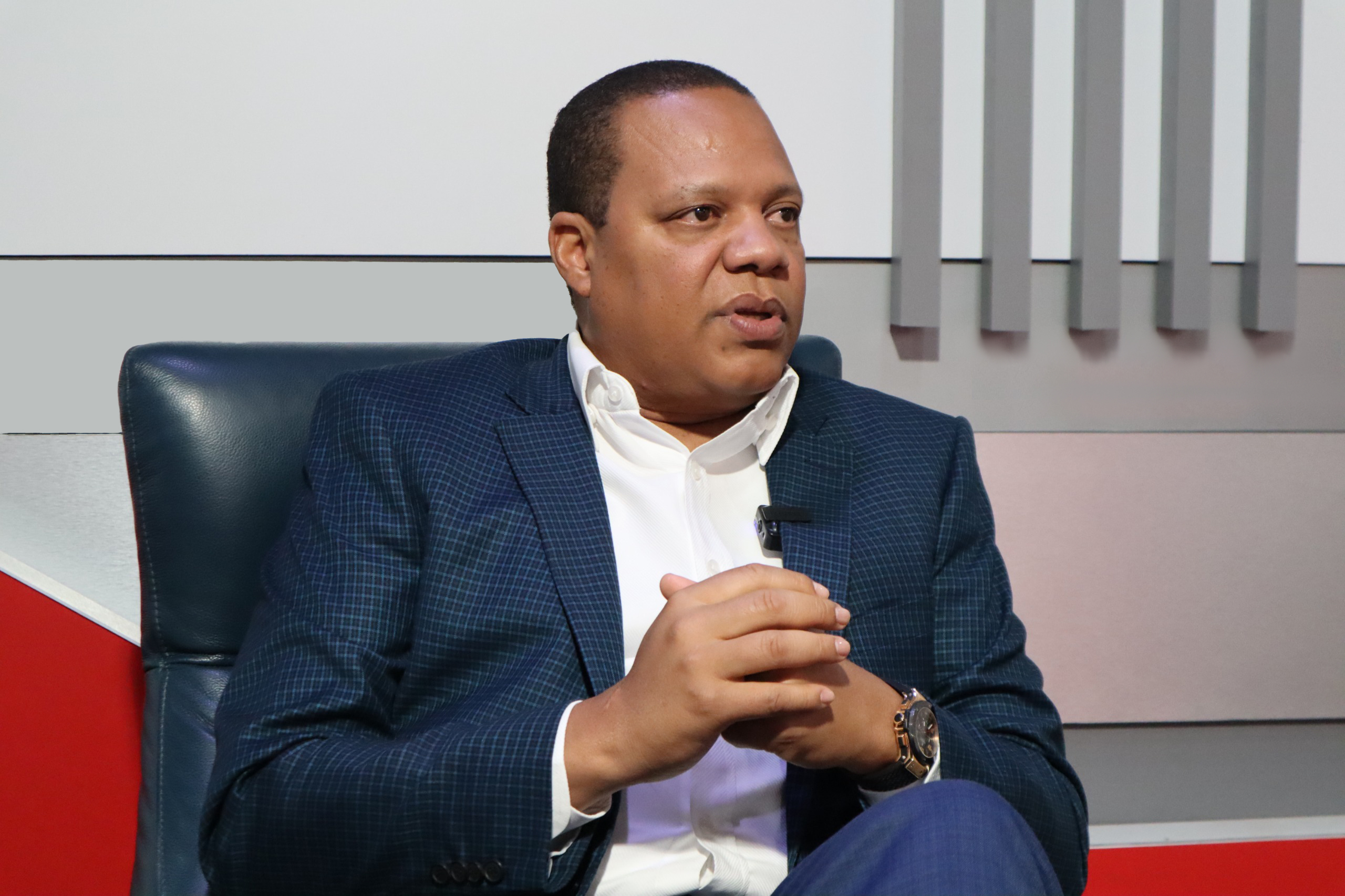 Eddy Alc&aacute;ntara llama a la oposici&oacute;n a descontinuar la politiquer&iacute;a con los productos b&aacute;sicos de la canasta alimentaria