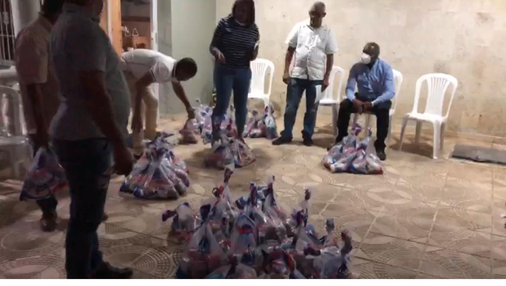 Region 3B hace entrega de los kiD de hanichuelas con dulce