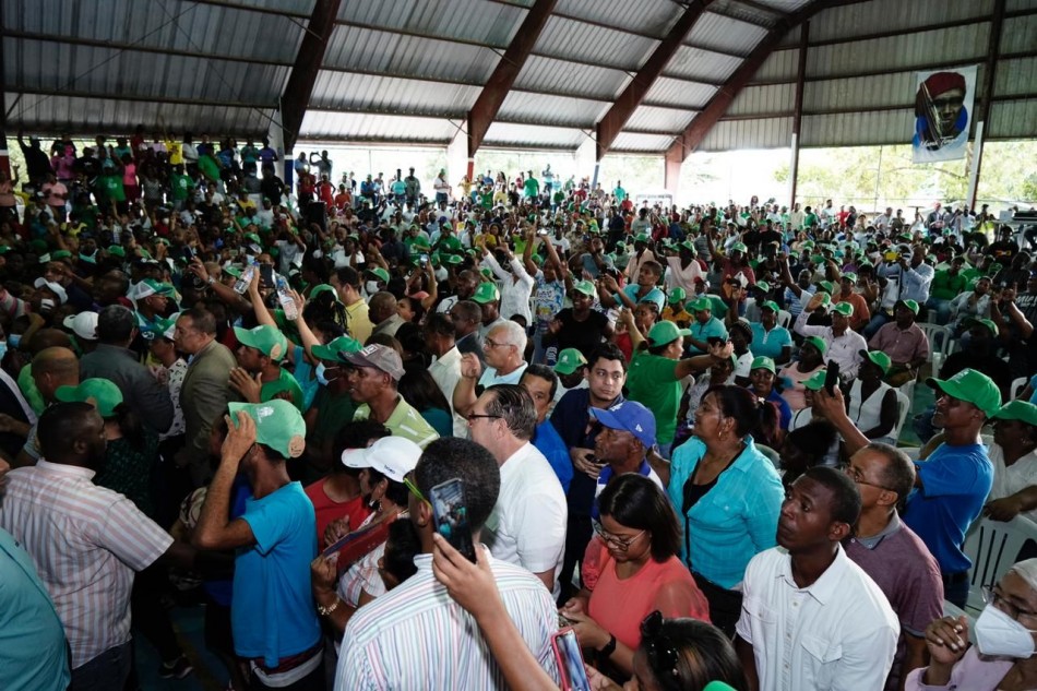 Direcci&oacute;n Pol&iacute;tica de FP va el martes a la JCE a depositar el padron de un mill&oacute;n de miembros de la organizaci&oacute;n*