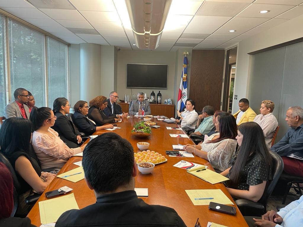 C&oacute;nsul Tony Genao realiza encuentro con l&iacute;deres comunitarios, empresariales y profesionales Dominicanos en Georgia.
