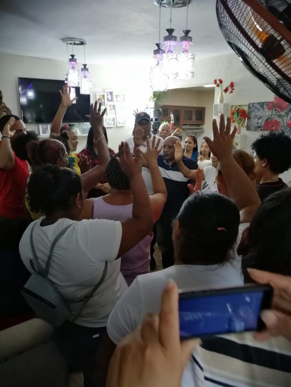 El presidente PRD de Santo Domingo Este en la cir número 2 de San Vicente de Paul juramenta recinto
