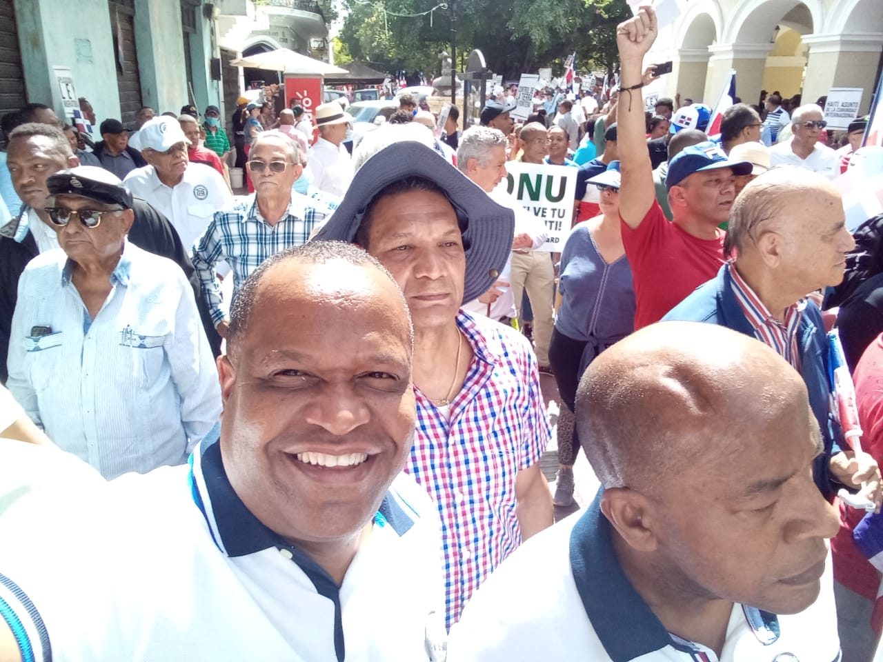 Parte de equipo de politicas nuevas el doctor Suero Felito Rodriguez participo en el hecho historico de la dominicanidad que se realizo en la Puerta del conde 