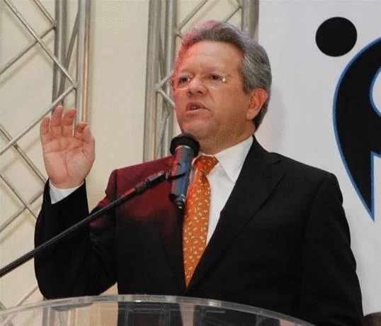 Humberto Salazar, exfuncionario peledeista, es el esposo de la propietaria del Hotel Caribe, imputado como centro de tr&aacute;fico y prostituci&oacute;n
