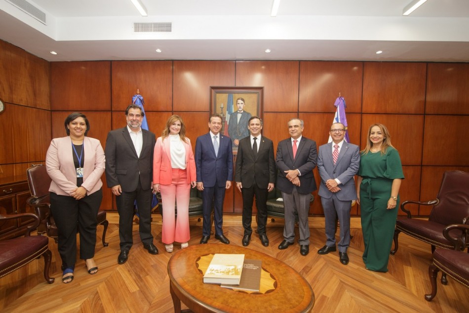 MICM entrega a Suprema Corte de Justicia el Reglamento de aplicaci&oacute;n de la Ley 17-19 y destaca avances de lucha contra el comercio il&iacute;cito