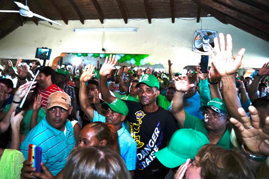 Dirigentes del PRSC, PLD y PRM en Hato Mayor se juramentan en Fuerza del Pueblo