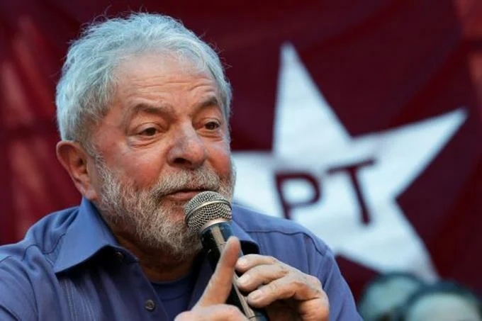 Lula vuelve a hacer un gui&ntilde;o a los cat&oacute;licos para contrarrestar a Bolsonaro