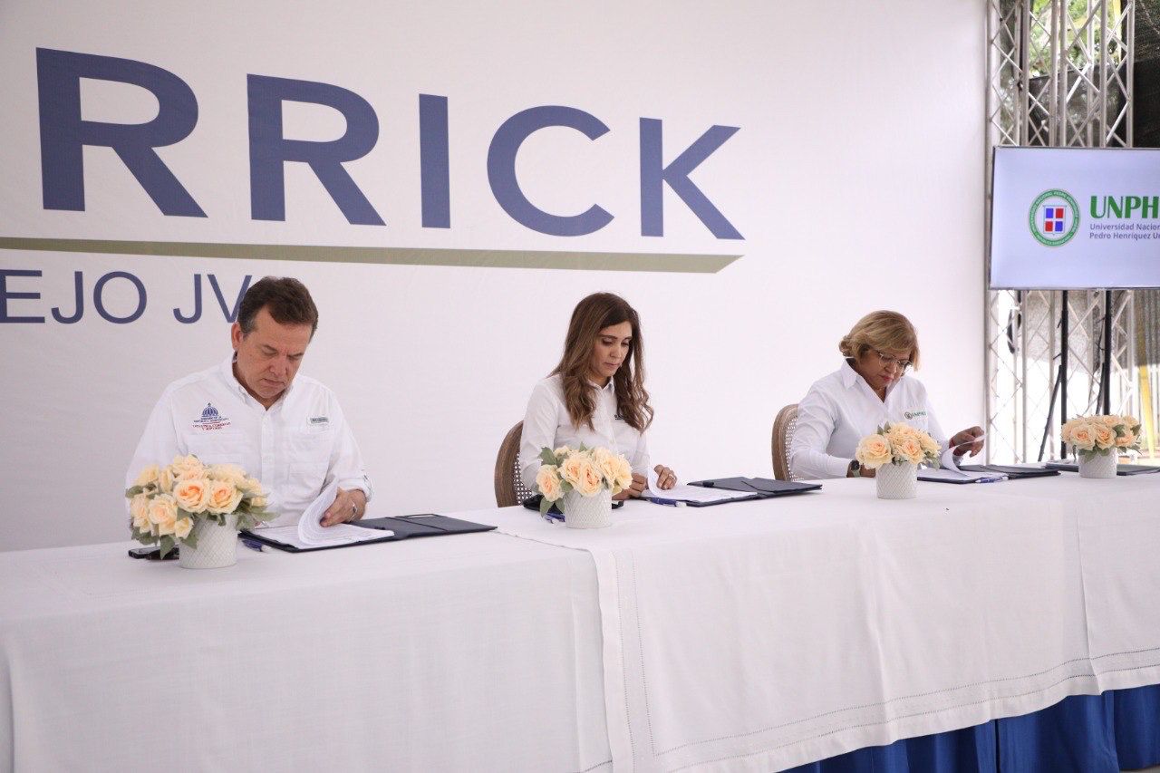 MICM, Barrick y UNPHU capacitar&aacute;n a mipymes de S&aacute;nchez Ram&iacute;rez para suplir bienes y servicios a minera