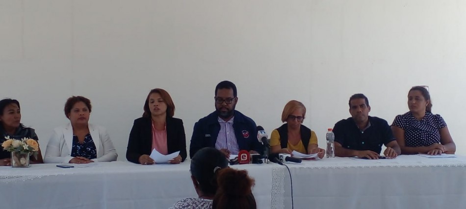 Los representantes de la Comisi&oacute;n Nacional de Postulantes a directores se dirige al sr.presidente de la Rep&uacute;blica Dominicana, al  Lic. Lu&iacute;s Rodolfo Abinader Corona y Dr. &Aacute;ngel Hern&aacute;ndez, ministro de Educaci&oacute;n para tratar el tema sobre la Ley que regula la