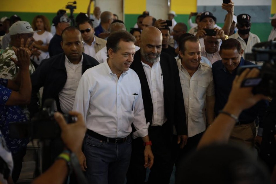 Ito y Paliza juramentan a Olegario Lantigua en PRM alcalde PLD por Partido