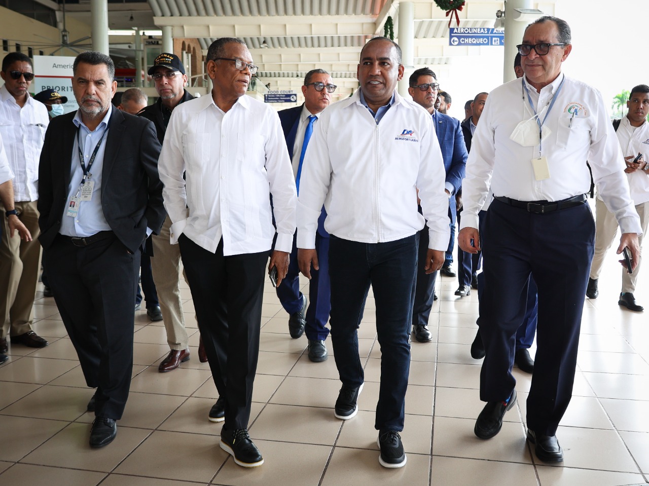 Departamento Aeroportuario y Migraci&oacute;n supervisan Aeropuerto del Cibao a prop&oacute;sito de temporada alta