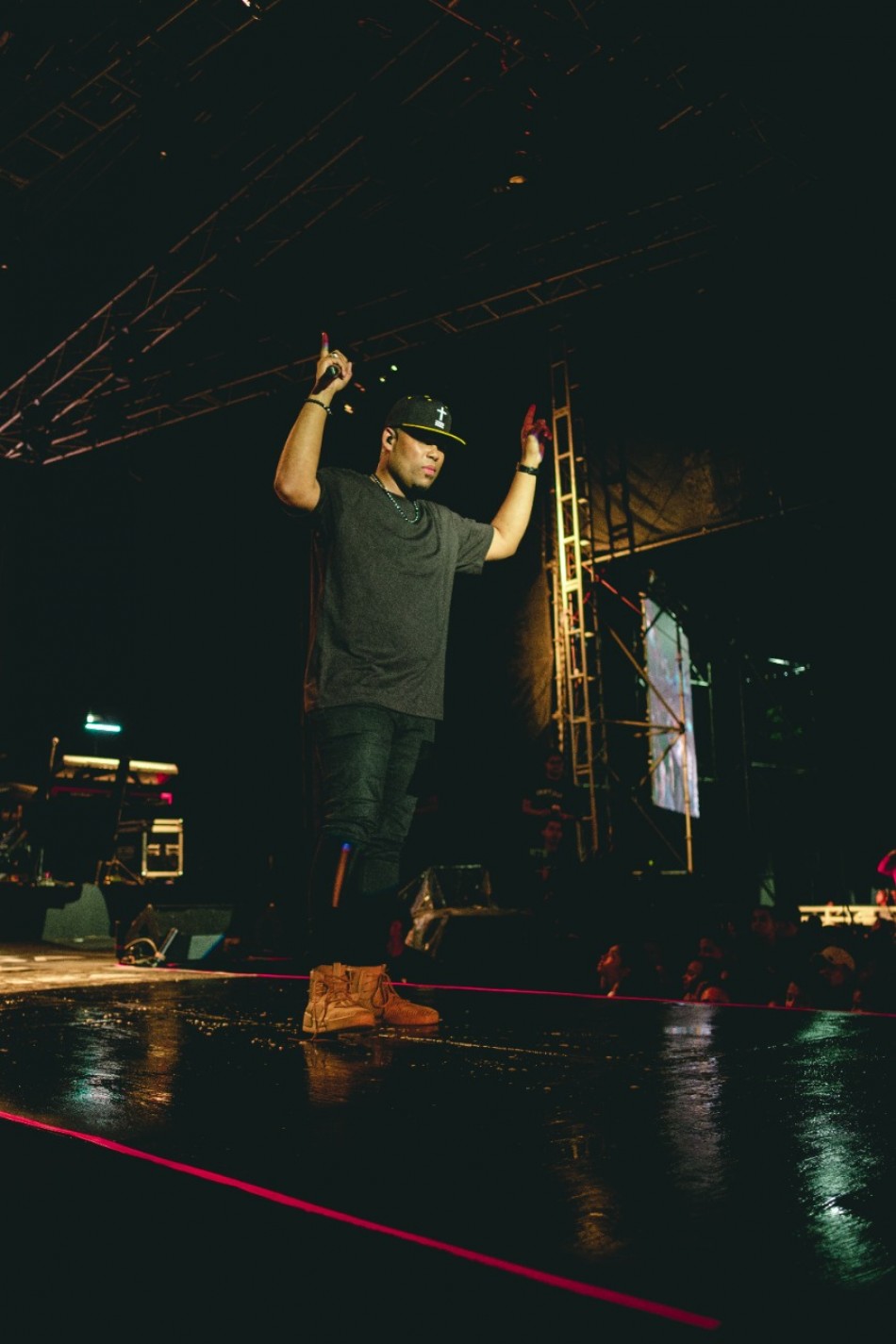 Travy Joe llev&oacute; su m&uacute;sica y mensaje al Festival por la Vida