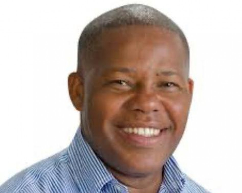 Ad&aacute;n Peguero convoca a la comisi&oacute;n ejecutiva Yadira Enrique para declarar la persona no grata por salir a caminar con el Boli  