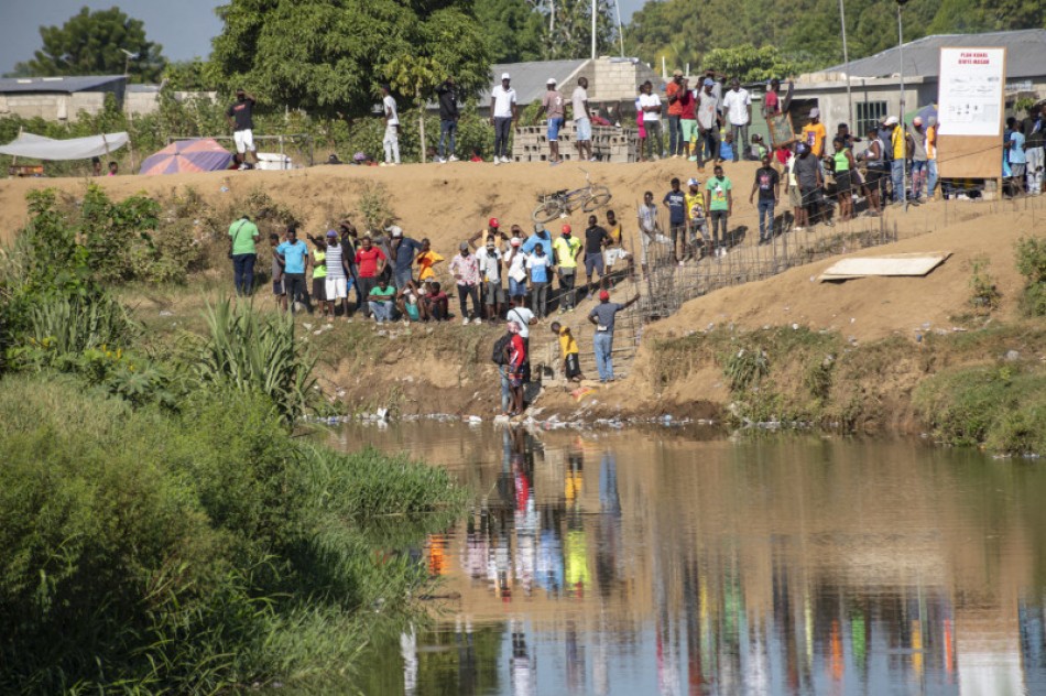 Haitianos recaudan US$45 mil para canal del río Masacre