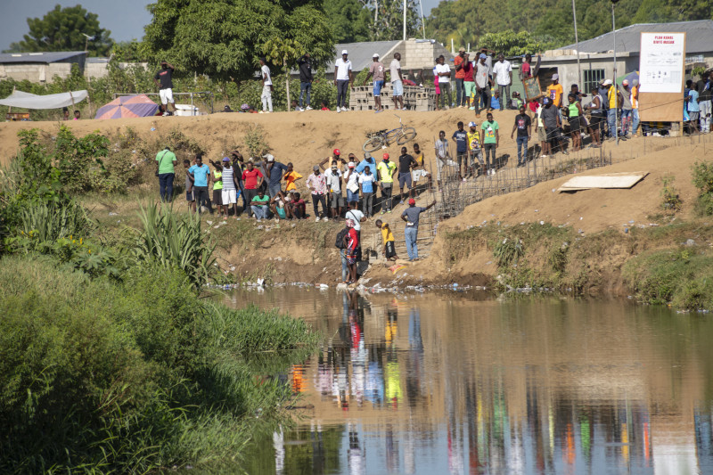 Haitianos recaudan US$45 mil para canal del r&iacute;o Masacre