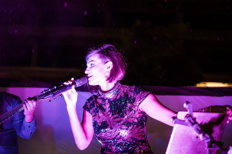 Claudiess Lanza un Sencillo Cargado de Pasi&oacute;n y Fusi&oacute;n Musical: "Ahora Que"