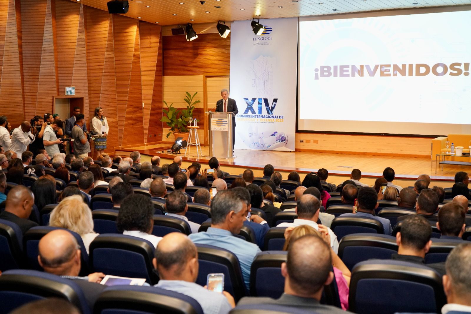 Leonel encabeza en Santiago el inicio de la XIV cumbre internacional de seguridad y defensa
