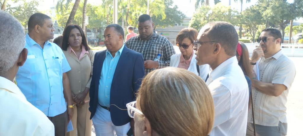 Desmienten maestros reciban 36 mil 663 millones.&nbsp;