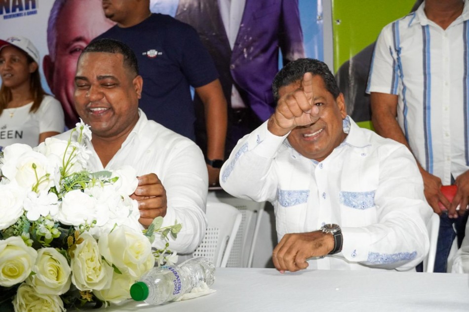El movimiento político "Volveremos a Ganar" muestra su apoyo al candidato a alcalde por el PRM Junior Santos