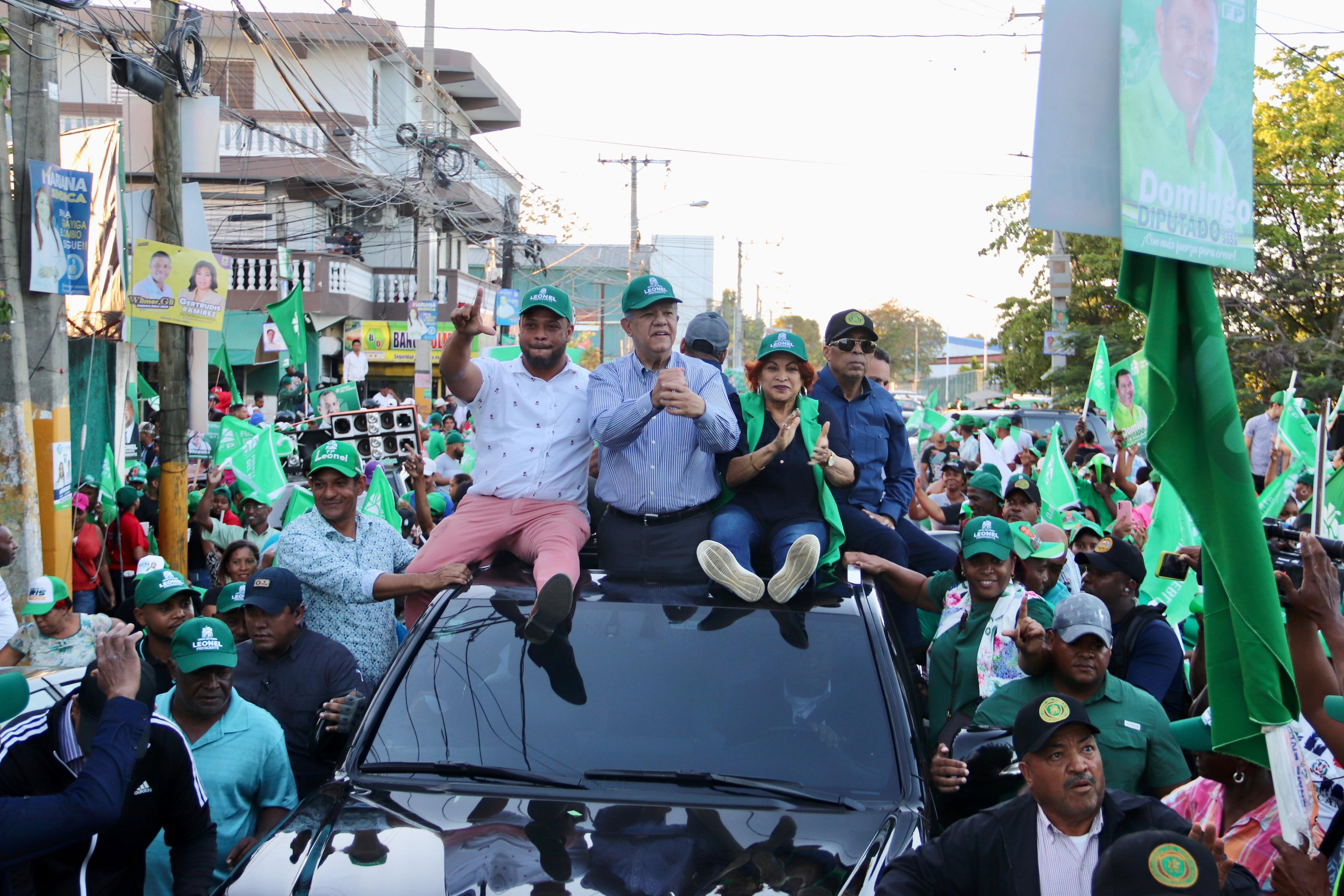 Leonel inicia en Pedro Brand agenda de fin de semana en apoyo a candidatos municipales de la FP y aliados