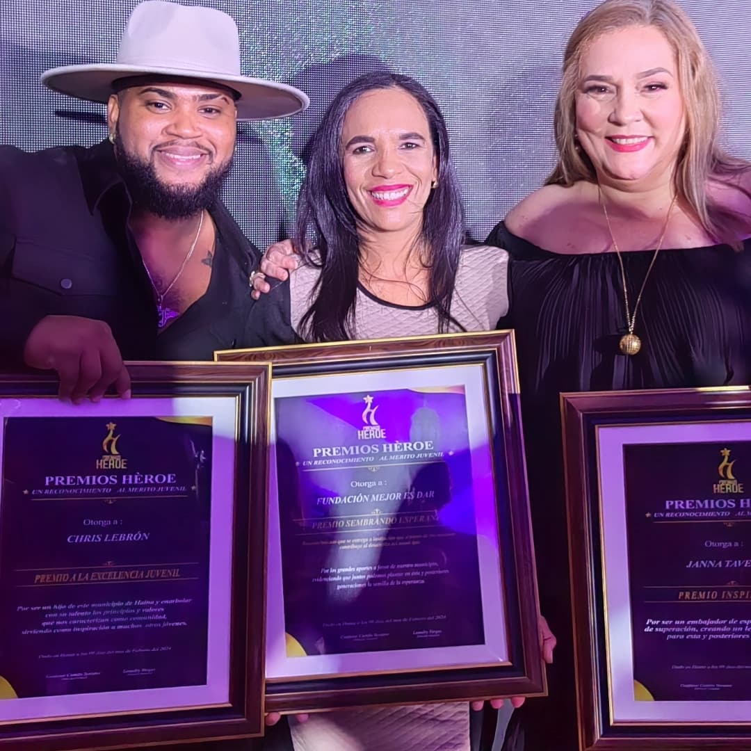 Periodista de Telemicro y directora de la fundaci&oacute;n &ldquo;Mejor es Dar&rdquo;, Ramy Portorreal es reconocida en los &ldquo;Premios H&eacute;roe&rdquo; por su gran aporte social al municipio de Haina