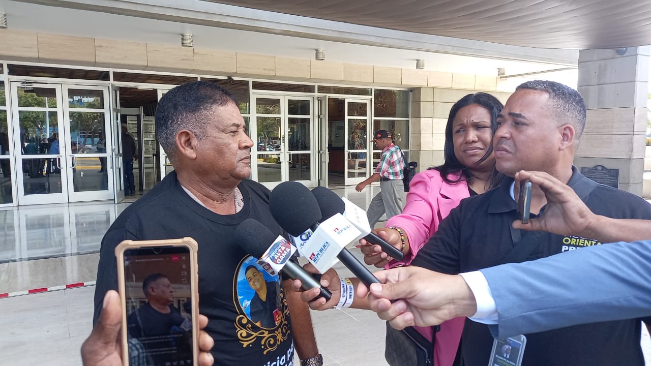 Familiares del asesinado Carlos Taveras "Carlitos" exigen intervenci&oacute;n Procuradur&iacute;a General 