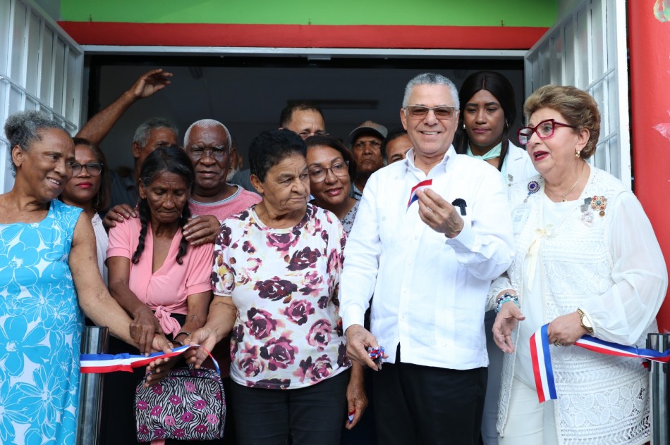 Alcalde Manuel Jiménez inaugura el Centro Recreativo para Adultos Mayores en Santo Domingo Este