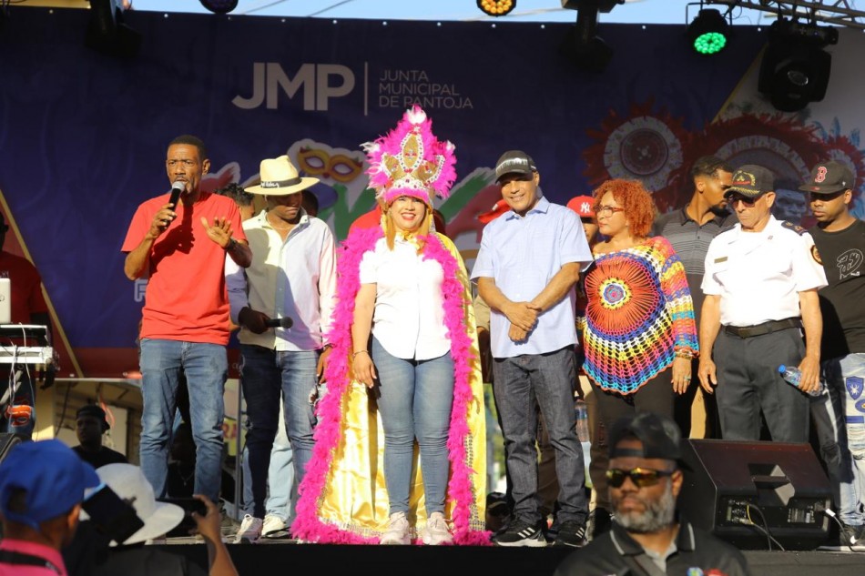 Karen Serrata coronada reina del carnaval de Pantoja