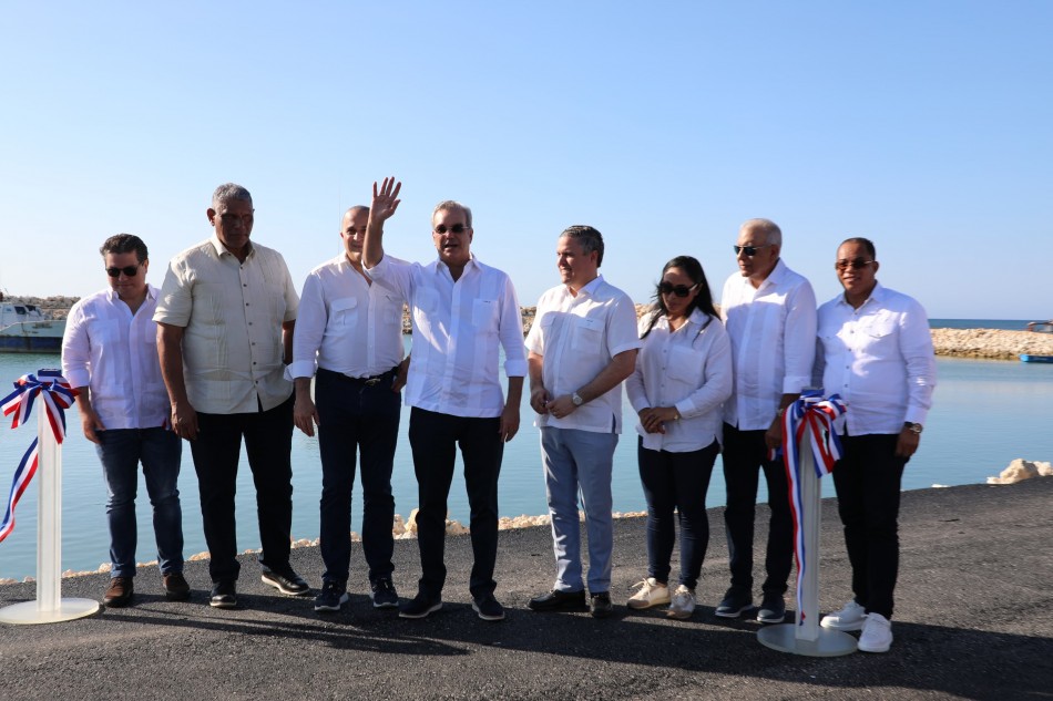 Abinader inaugura muelle turístico y pesquero en Río San Juan y Cabrera