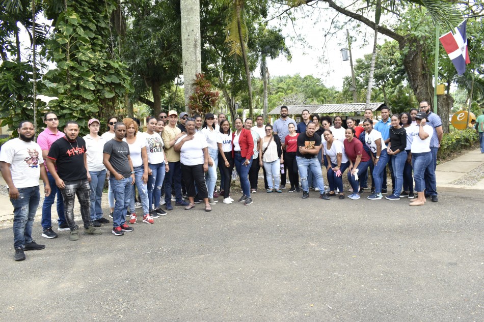 DIGECAC con estudiantes de UAPA