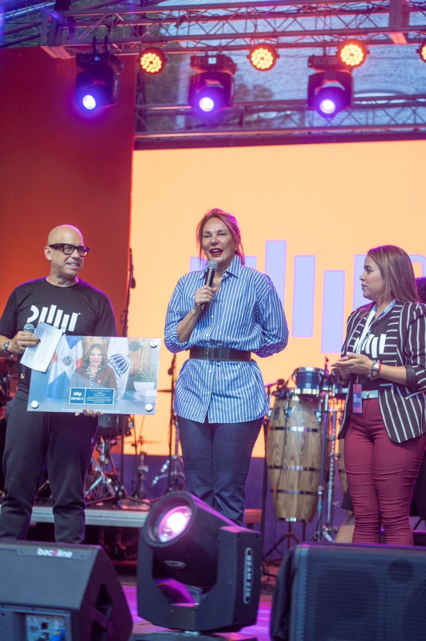 Fundaci&oacute;n la Oreja Media y ministra de la cultura inauguran Dominicana Music Week 