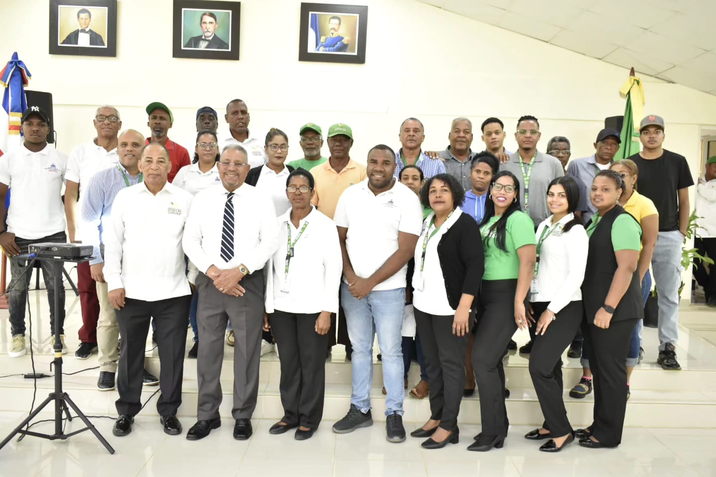 Curso taller de Producci&oacute;n de Insumo Org&aacute;nico con la participaci&oacute;n de 30 colaboradores que reciben el 2do. ciclo de capacitaci&oacute;n en materia de desarrollo y siembra org&aacute;nica