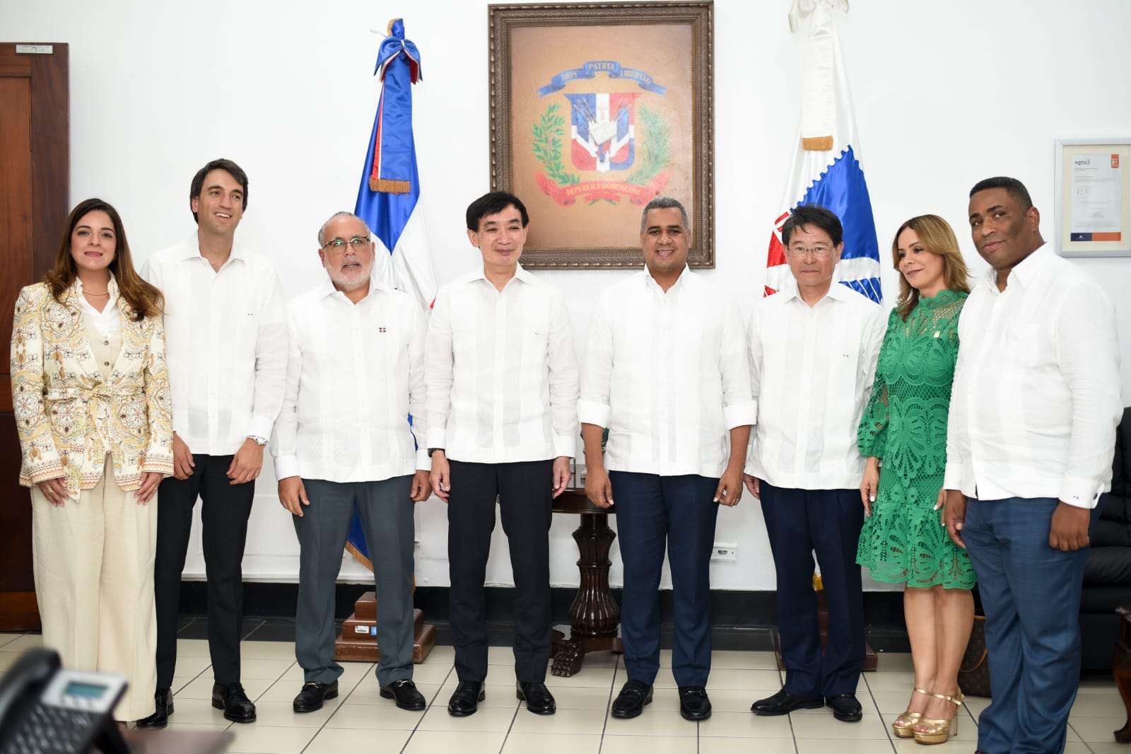Director de la Uni&oacute;n Postal Universal visita el INPOSDOM para colaborar en la transformaci&oacute;n de la entidad postal dominicana