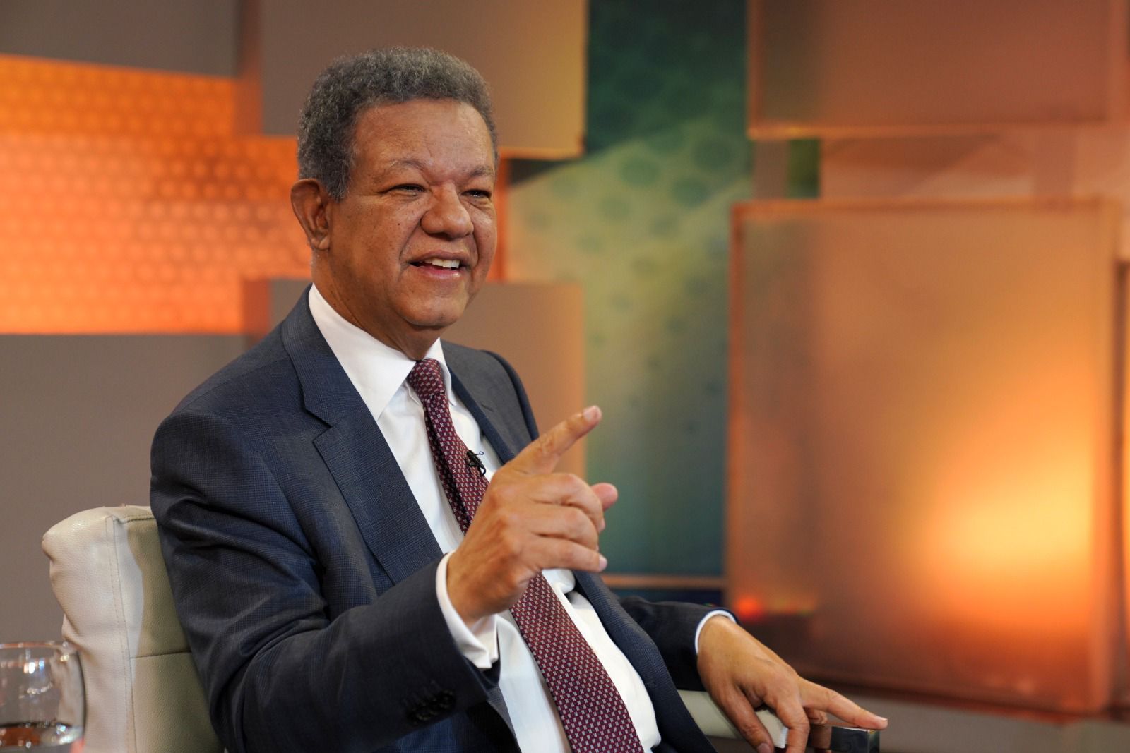 Leonel llama al elector a reflexionar al momento de votar y preguntarse si hoy &iquest;estamos mejor o peor que antes?